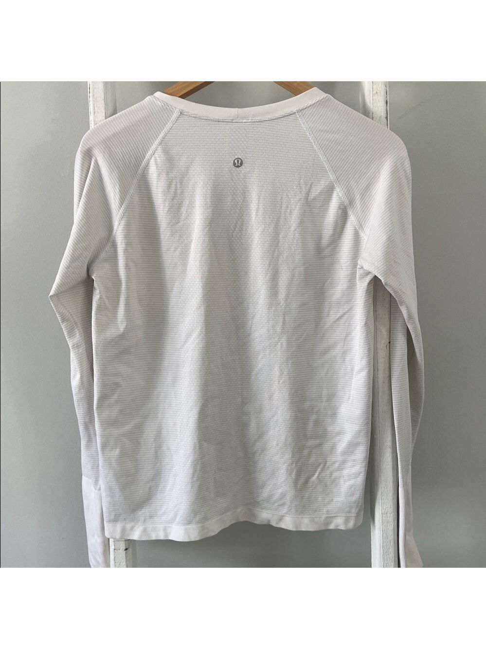 Lululemon White swiftly tech Long Sleeve stripe thumb hole athletic Top medium - Picture 8 of 8